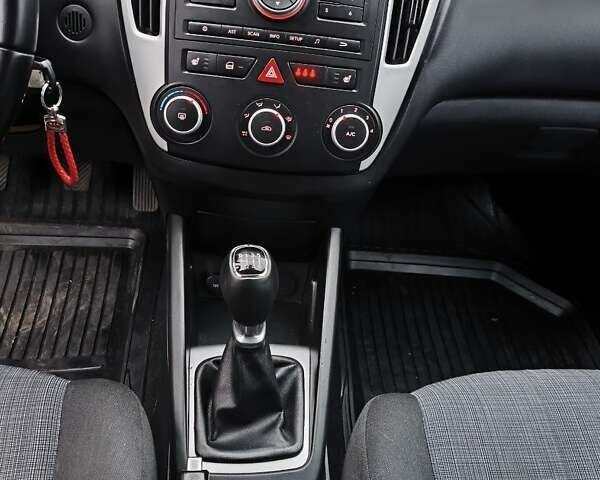 Черный Киа Сид, объемом двигателя 1.6 л и пробегом 224 тыс. км за 7800 $, фото 11 на Automoto.ua