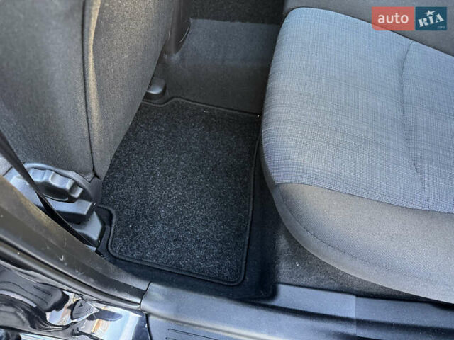 Чорний Кіа Сід, об'ємом двигуна 1.6 л та пробігом 196 тис. км за 7999 $, фото 20 на Automoto.ua