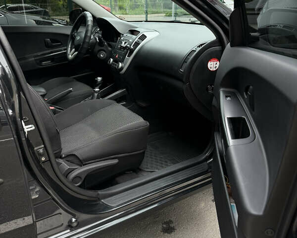 Черный Киа Сид, объемом двигателя 1.58 л и пробегом 216 тыс. км за 6399 $, фото 9 на Automoto.ua