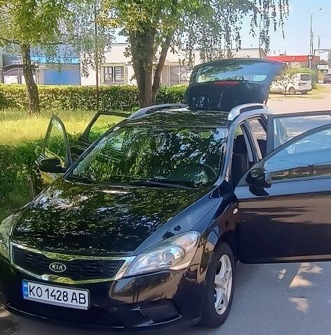 Черный Киа Сид, объемом двигателя 1.4 л и пробегом 112 тыс. км за 8305 $, фото 4 на Automoto.ua