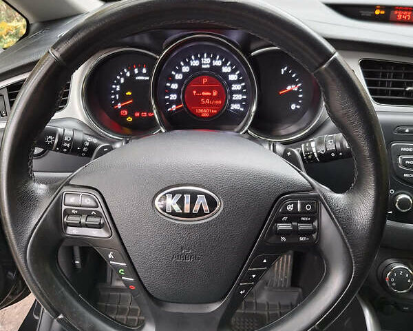 Чорний Кіа Сід, об'ємом двигуна 1.6 л та пробігом 137 тис. км за 11500 $, фото 15 на Automoto.ua