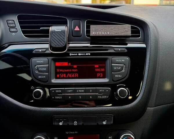 Кіа Сід 2013 у Запоріжжя на Automoto.ua Чорний Кіа Сід, об'ємом двигуна 1.6 л та пробігом 62 тис. км за 11000 $, фото 7 на Automoto.ua