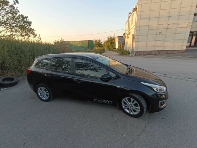 Черный Киа Сид, объемом двигателя 1.6 л и пробегом 300 тыс. км за 7305 $, фото 4 на Automoto.ua