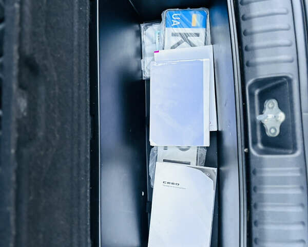 Чорний Кіа Сід, об'ємом двигуна 1.59 л та пробігом 71 тис. км за 15999 $, фото 30 на Automoto.ua