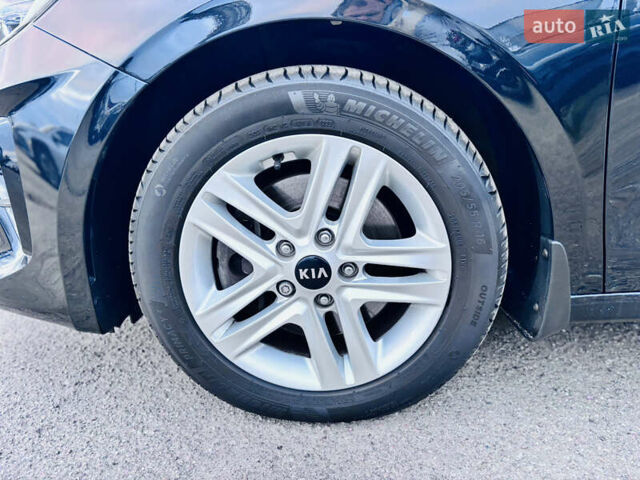 Чорний Кіа Сід, об'ємом двигуна 1.59 л та пробігом 71 тис. км за 15999 $, фото 6 на Automoto.ua