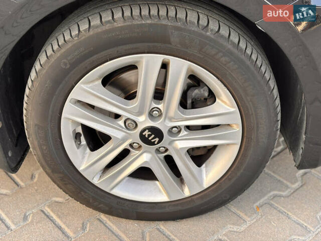 Чорний Кіа Сід, об'ємом двигуна 1.59 л та пробігом 71 тис. км за 15999 $, фото 1 на Automoto.ua