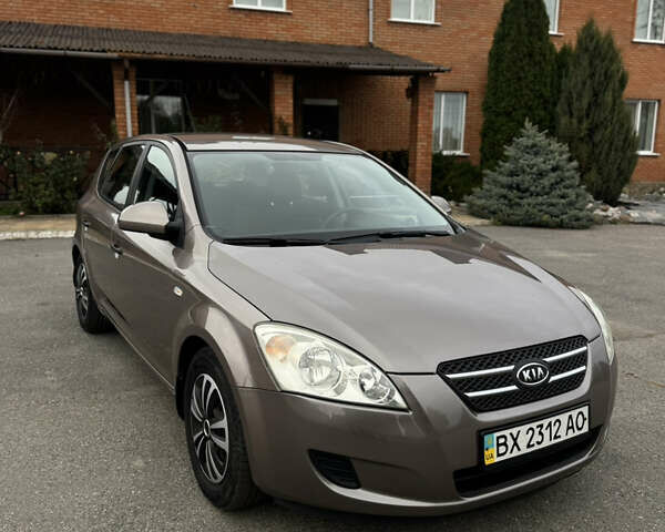 Коричневый Киа Сид, объемом двигателя 1.6 л и пробегом 175 тыс. км за 5200 $, фото 1 на Automoto.ua