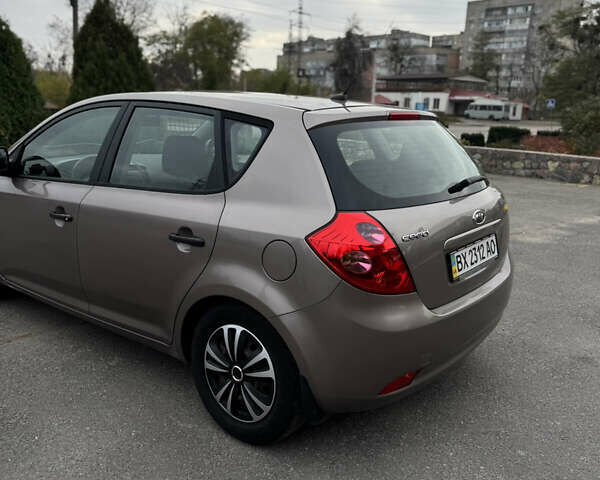 Коричневый Киа Сид, объемом двигателя 1.6 л и пробегом 175 тыс. км за 5200 $, фото 4 на Automoto.ua