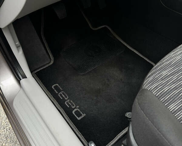 Коричневый Киа Сид, объемом двигателя 1.6 л и пробегом 175 тыс. км за 5200 $, фото 35 на Automoto.ua