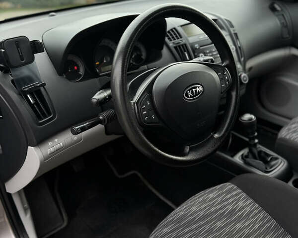 Коричневый Киа Сид, объемом двигателя 1.6 л и пробегом 175 тыс. км за 5200 $, фото 21 на Automoto.ua