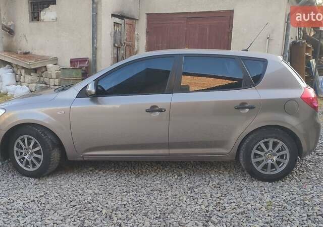 Коричневый Киа Сид, объемом двигателя 1.4 л и пробегом 212 тыс. км за 4600 $, фото 16 на Automoto.ua