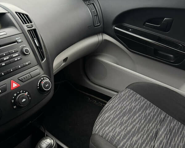 Коричневый Киа Сид, объемом двигателя 1.6 л и пробегом 175 тыс. км за 5200 $, фото 24 на Automoto.ua