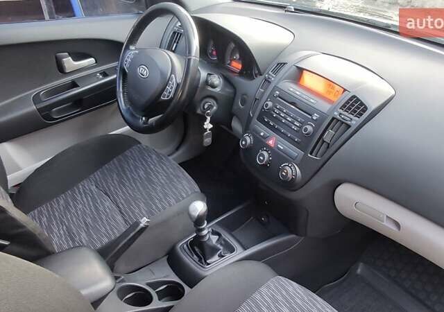 Коричневый Киа Сид, объемом двигателя 1.4 л и пробегом 212 тыс. км за 4600 $, фото 21 на Automoto.ua