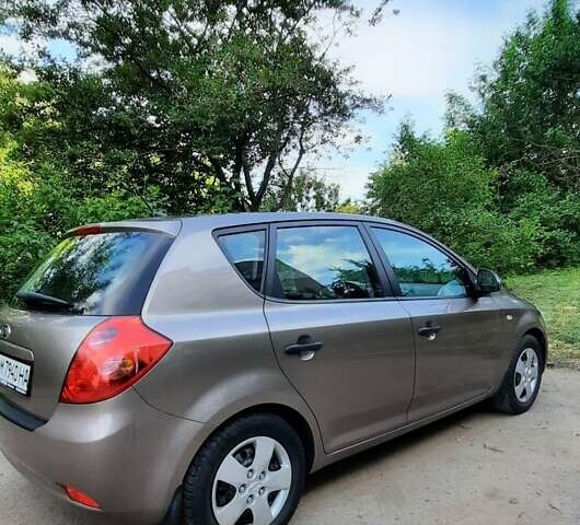 Коричневый Киа Сид, объемом двигателя 1.4 л и пробегом 238 тыс. км за 4650 $, фото 10 на Automoto.ua