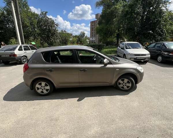 Коричневый Киа Сид, объемом двигателя 1.58 л и пробегом 232 тыс. км за 5800 $, фото 4 на Automoto.ua