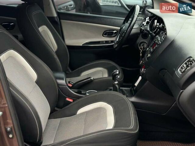 Коричневий Кіа Сід, об'ємом двигуна 1.6 л та пробігом 139 тис. км за 8990 $, фото 16 на Automoto.ua