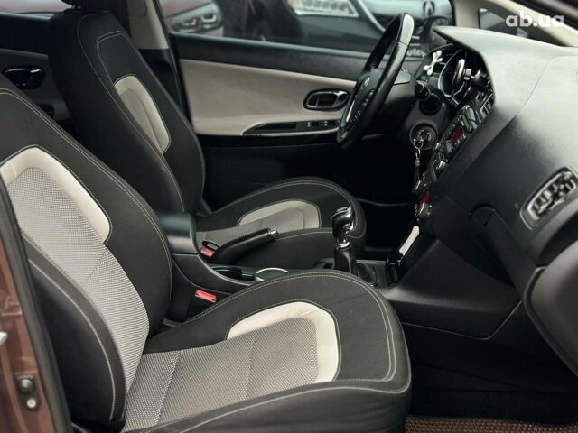 Коричневий Кіа Сід, об'ємом двигуна 1.6 л та пробігом 139 тис. км за 8990 $, фото 15 на Automoto.ua