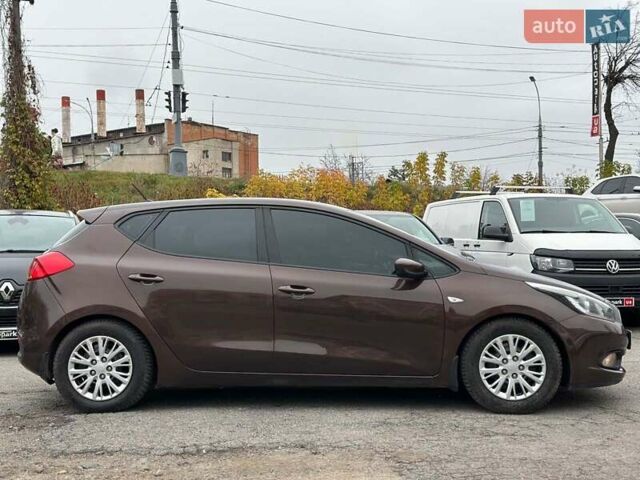 Коричневий Кіа Сід, об'ємом двигуна 1.6 л та пробігом 139 тис. км за 8990 $, фото 4 на Automoto.ua