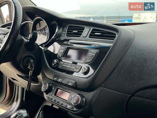 Коричневий Кіа Сід, об'ємом двигуна 1.6 л та пробігом 294 тис. км за 9190 $, фото 15 на Automoto.ua