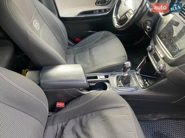 Коричневий Кіа Сід, об'ємом двигуна 1.6 л та пробігом 130 тис. км за 8200 $, фото 4 на Automoto.ua