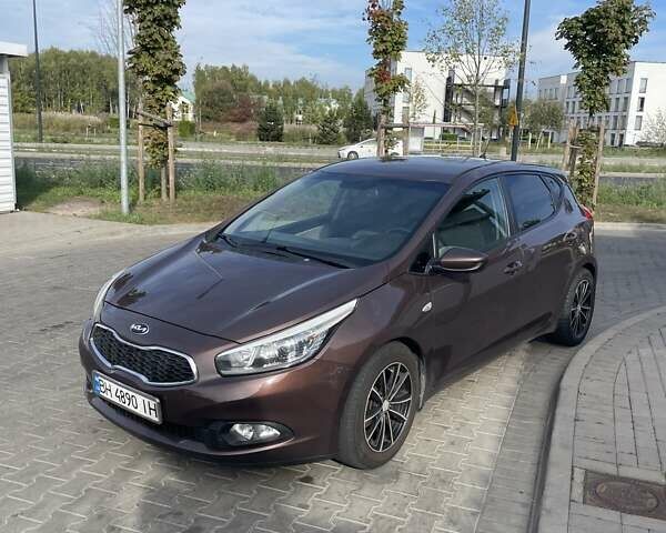 Коричневый Киа Сид, объемом двигателя 0 л и пробегом 165 тыс. км за 12500 $, фото 1 на Automoto.ua