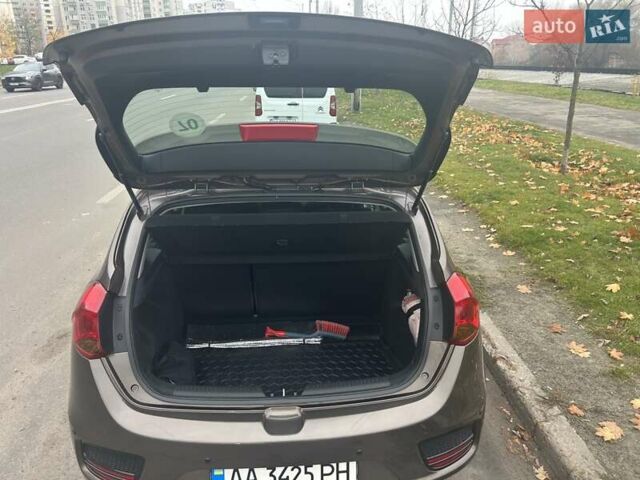 Коричневий Кіа Сід, об'ємом двигуна 1.59 л та пробігом 56 тис. км за 14900 $, фото 5 на Automoto.ua