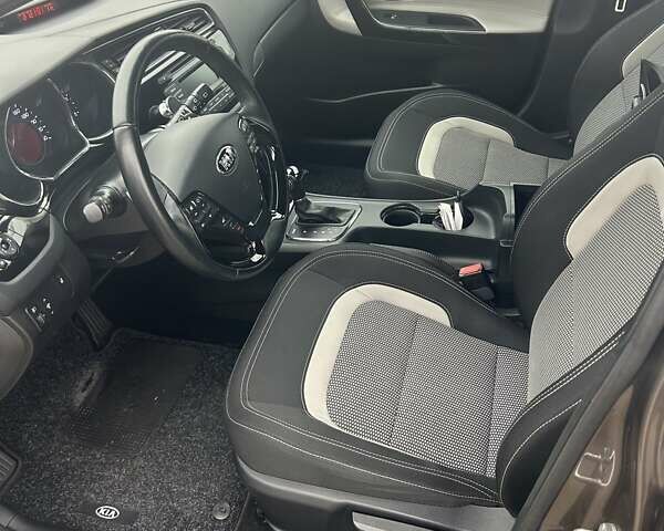 Коричневий Кіа Сід, об'ємом двигуна 1.59 л та пробігом 56 тис. км за 14900 $, фото 6 на Automoto.ua