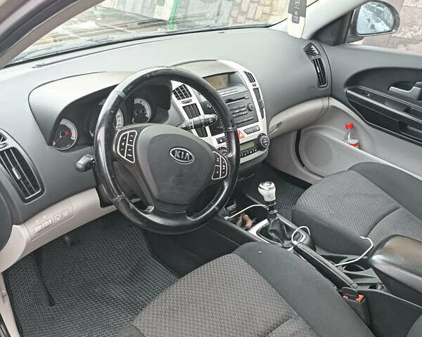 Коричневый Киа Сид, объемом двигателя 1.6 л и пробегом 298 тыс. км за 5500 $, фото 9 на Automoto.ua