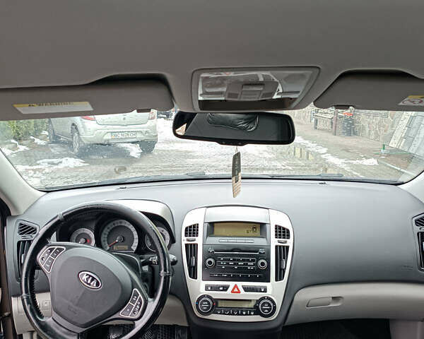 Коричневый Киа Сид, объемом двигателя 1.6 л и пробегом 298 тыс. км за 5500 $, фото 8 на Automoto.ua