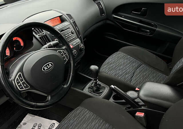 Коричневий Кіа Сід, об'ємом двигуна 1.4 л та пробігом 207 тис. км за 4600 $, фото 14 на Automoto.ua