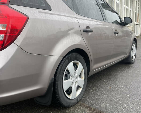 Коричневый Киа Сид, объемом двигателя 1.58 л и пробегом 204 тыс. км за 6099 $, фото 3 на Automoto.ua