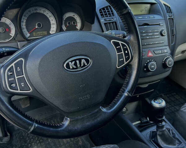 Коричневый Киа Сид, объемом двигателя 1.6 л и пробегом 266 тыс. км за 5300 $, фото 4 на Automoto.ua