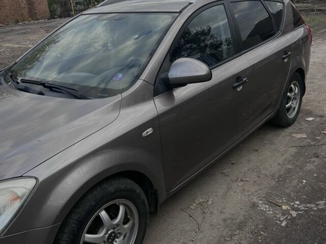 Коричневый Киа Сид, объемом двигателя 1.6 л и пробегом 266 тыс. км за 5300 $, фото 2 на Automoto.ua