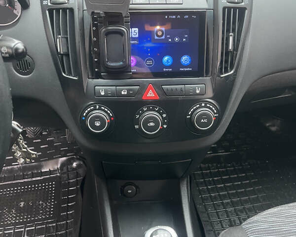 Коричневый Киа Сид, объемом двигателя 1.58 л и пробегом 204 тыс. км за 6099 $, фото 9 на Automoto.ua