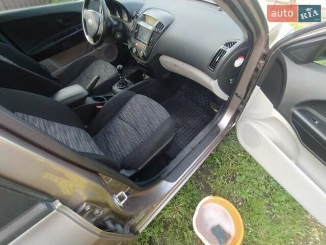 Коричневий Кіа Сід, об'ємом двигуна 1.59 л та пробігом 206 тис. км за 5750 $, фото 22 на Automoto.ua