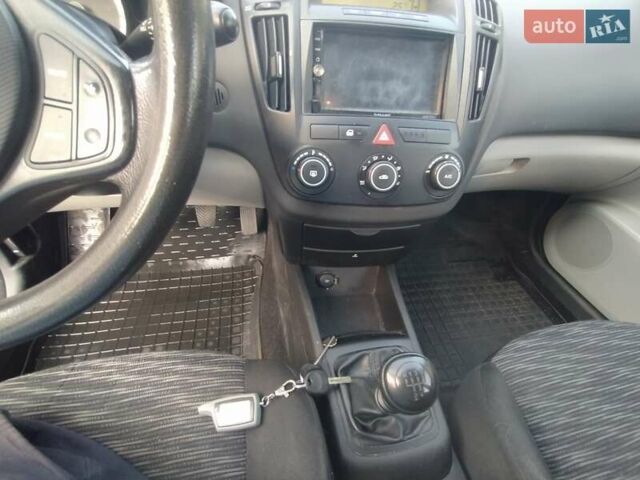 Коричневий Кіа Сід, об'ємом двигуна 1.59 л та пробігом 206 тис. км за 5750 $, фото 16 на Automoto.ua