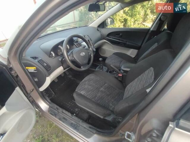 Коричневий Кіа Сід, об'ємом двигуна 1.59 л та пробігом 206 тис. км за 5750 $, фото 21 на Automoto.ua