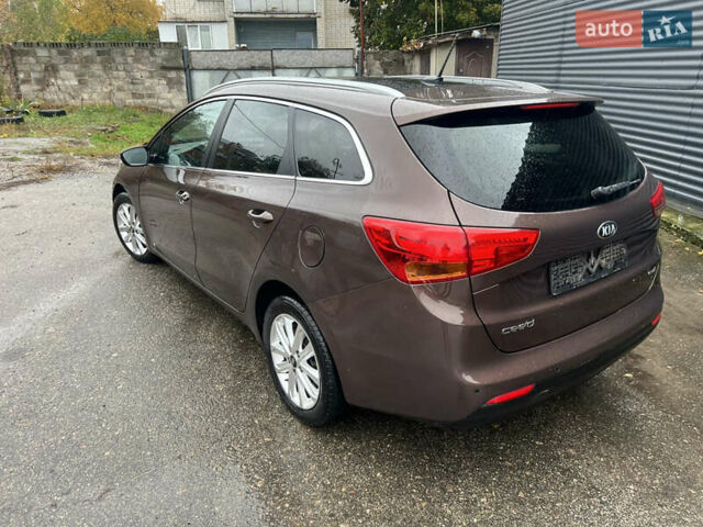 Коричневий Кіа Сід, об'ємом двигуна 1.58 л та пробігом 257 тис. км за 5850 $, фото 7 на Automoto.ua