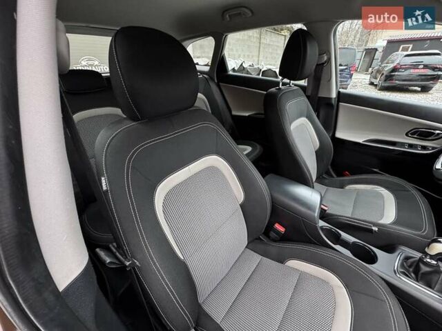 Коричневий Кіа Сід, об'ємом двигуна 1.6 л та пробігом 214 тис. км за 9700 $, фото 25 на Automoto.ua