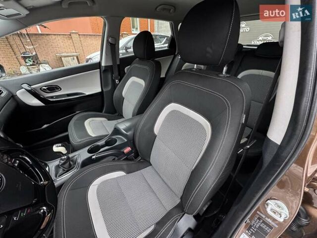 Коричневий Кіа Сід, об'ємом двигуна 1.6 л та пробігом 214 тис. км за 9700 $, фото 19 на Automoto.ua