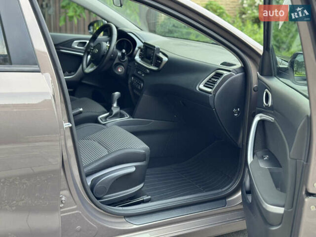 Коричневый Киа Сид, объемом двигателя 1.37 л и пробегом 191 тыс. км за 11900 $, фото 18 на Automoto.ua