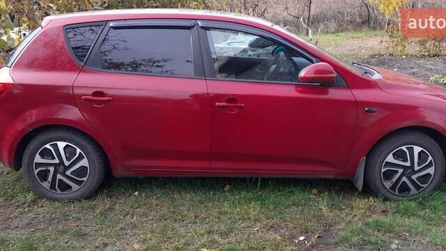 Киа Сид 2006 в Павлограде на Automoto.ua Красный Киа Сид, объемом двигателя 1.6 л и пробегом 230 тыс. км за 4500 $, фото 3 на Automoto.ua