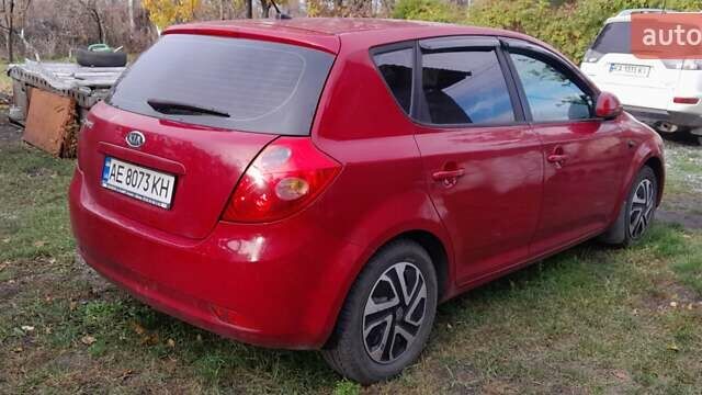 Киа Сид 2006 в Павлограде на Automoto.ua Красный Киа Сид, объемом двигателя 1.6 л и пробегом 230 тыс. км за 4500 $, фото 1 на Automoto.ua