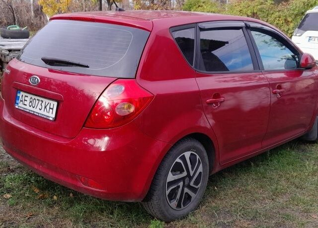 Червоний Кіа Сід, об'ємом двигуна 1.6 л та пробігом 2 тис. км за 4500 $, фото 3 на Automoto.ua