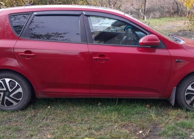 Червоний Кіа Сід, об'ємом двигуна 1.6 л та пробігом 2 тис. км за 4500 $, фото 2 на Automoto.ua