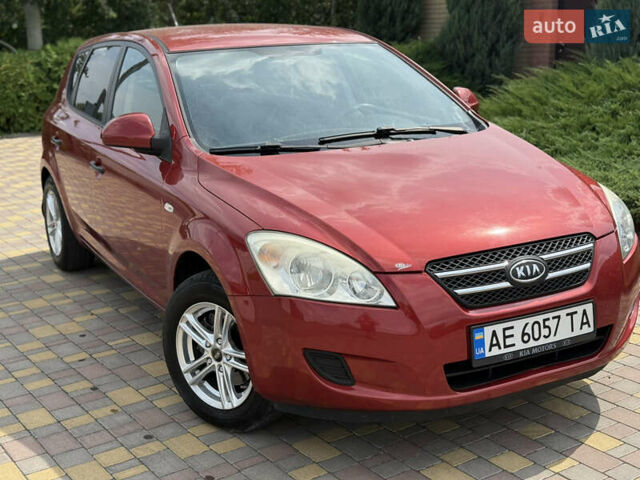 Червоний Кіа Сід, об'ємом двигуна 1.4 л та пробігом 133 тис. км за 6499 $, фото 9 на Automoto.ua