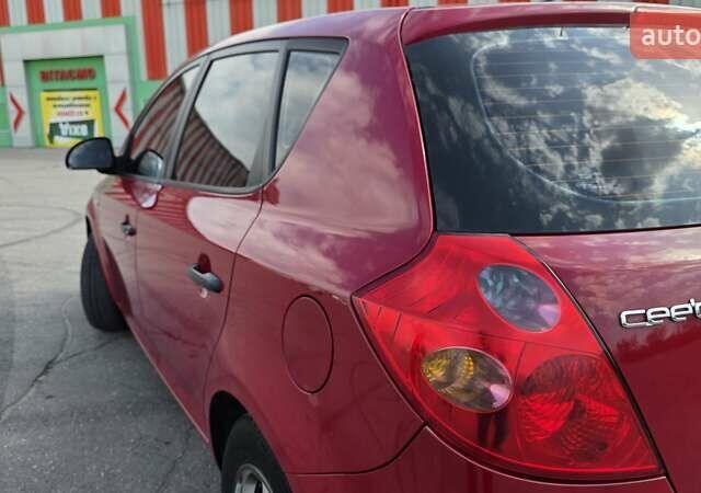 Красный Киа Сид, объемом двигателя 1.4 л и пробегом 207 тыс. км за 5400 $, фото 20 на Automoto.ua