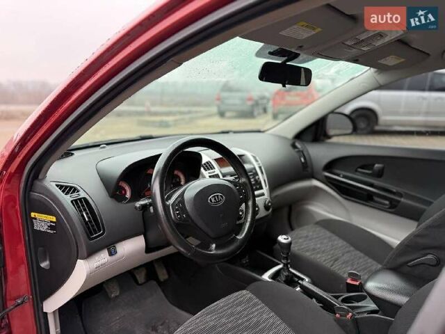 Красный Киа Сид, объемом двигателя 1.59 л и пробегом 238 тыс. км за 5200 $, фото 12 на Automoto.ua