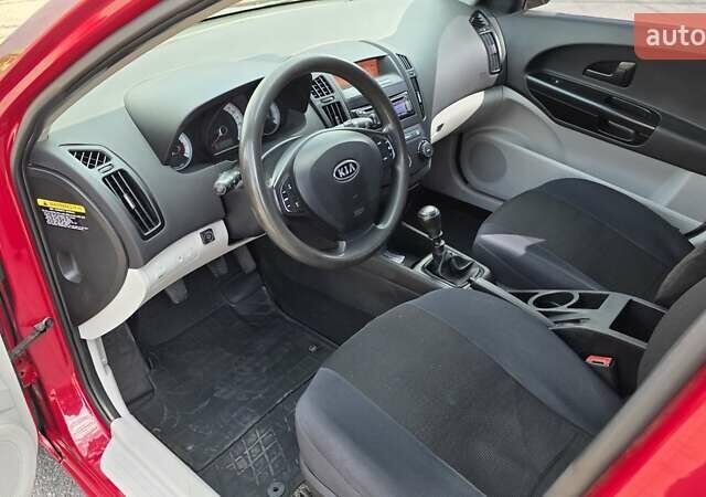 Красный Киа Сид, объемом двигателя 1.4 л и пробегом 207 тыс. км за 5400 $, фото 31 на Automoto.ua