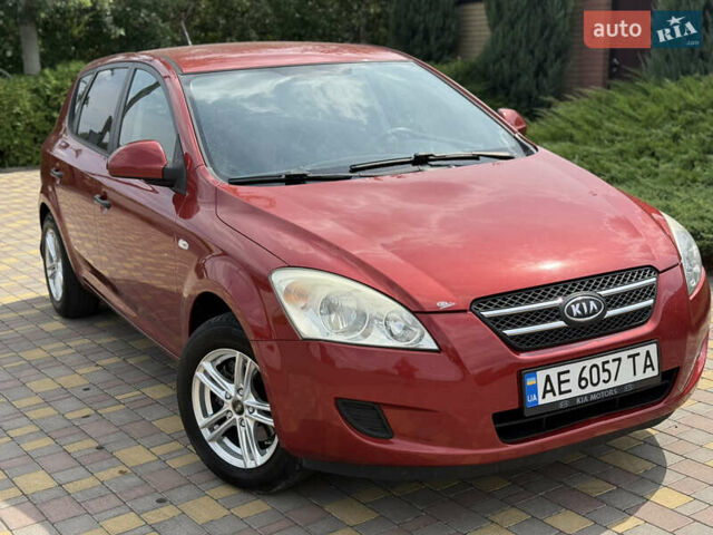 Червоний Кіа Сід, об'ємом двигуна 1.4 л та пробігом 133 тис. км за 6499 $, фото 10 на Automoto.ua